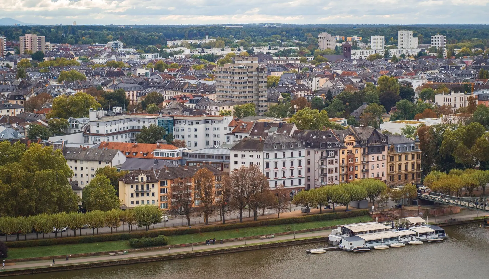 Immobilienmarkt Frankfurt 2026: Umsatz, Preise und Bodenrichtwerte im Überblick
